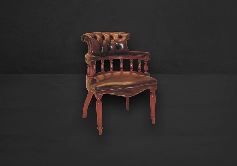 Captain`s Chair on legs