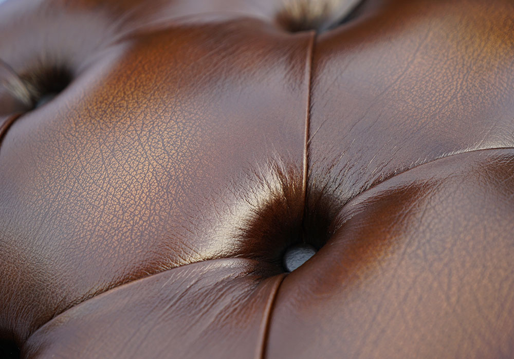 Drop Arm Chesterfield Sofa – Bild 5