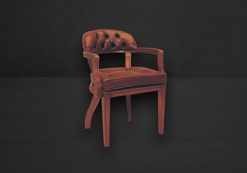 Court Chair mit Kissen