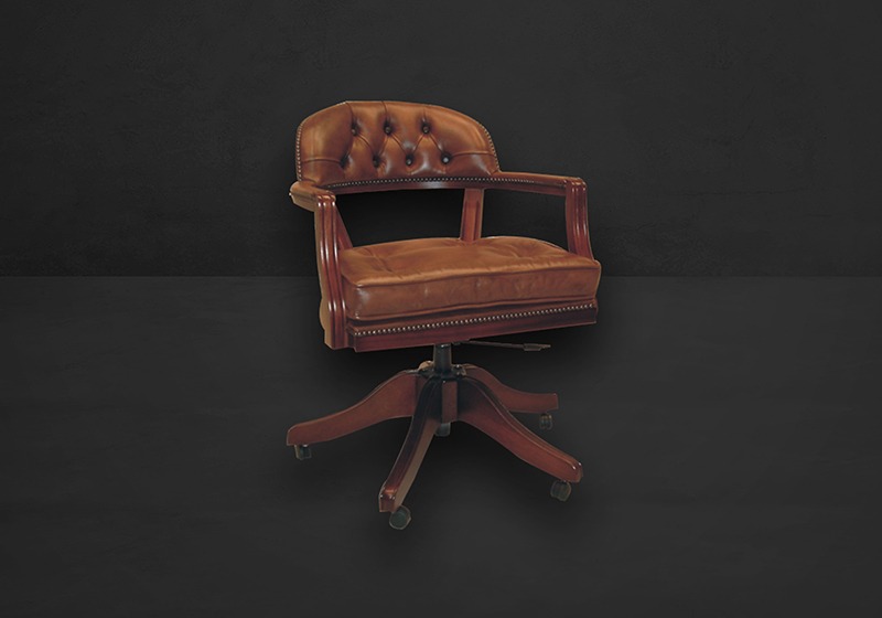 Court Swivel Chair mit Kissen