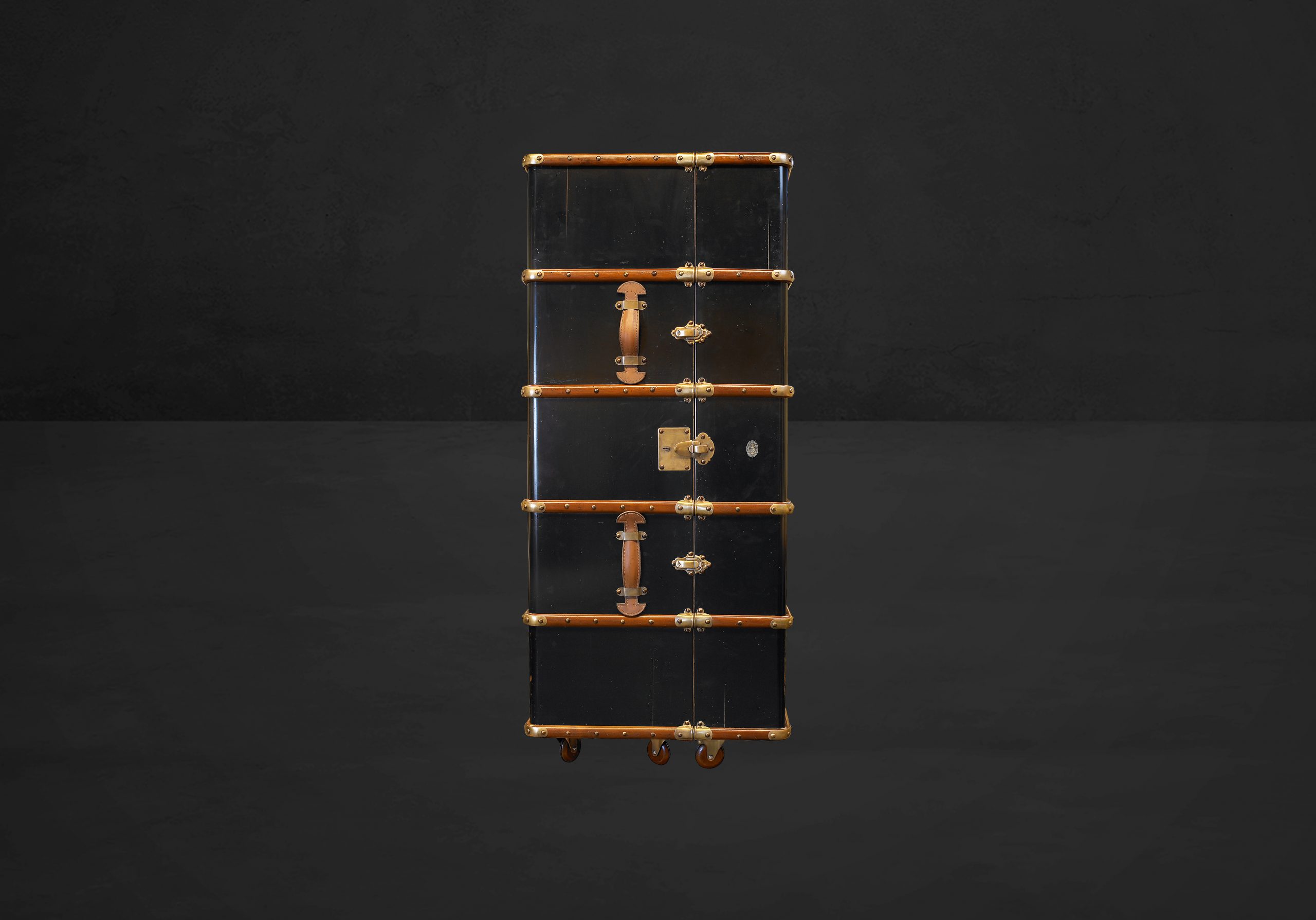 Authentic Models Kofferbar im Travel Design – Bild 4