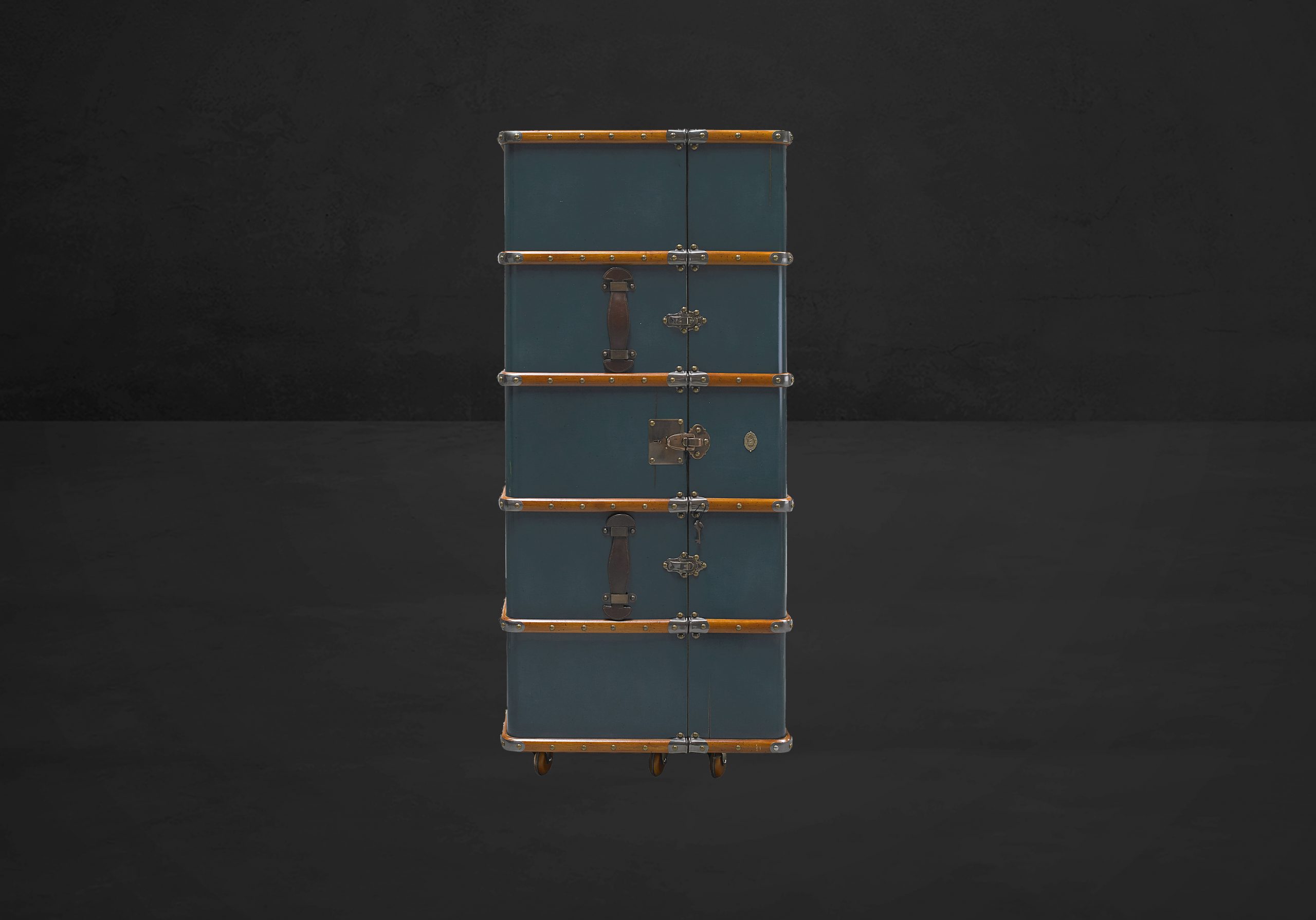 Authentic Models Kofferbar im Travel Design – Bild 5