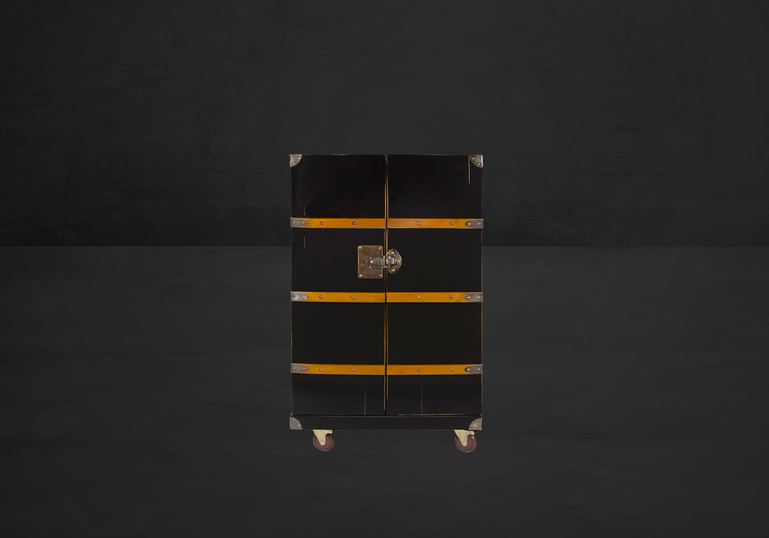 Kleine Kofferbar im Travel Design von Authentic Models – Bild 2