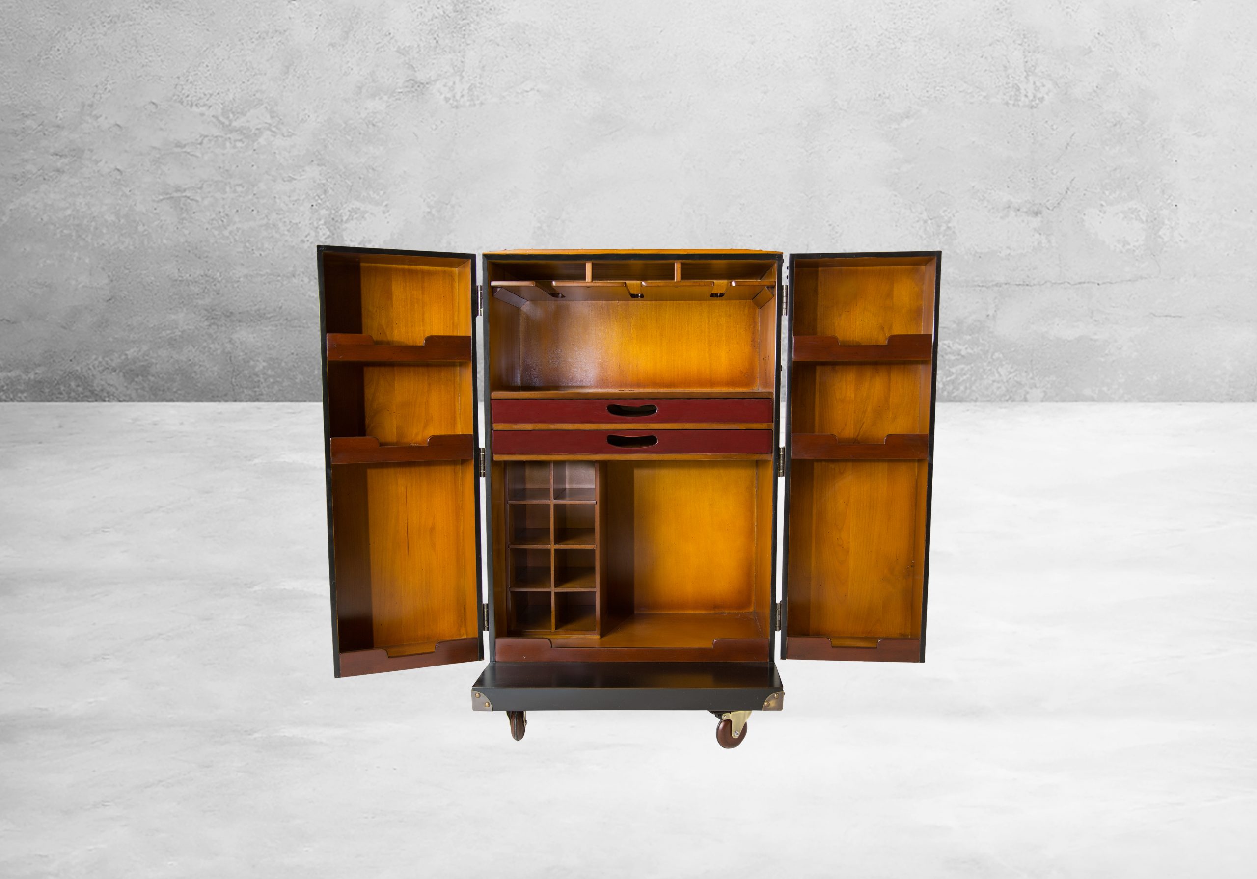 Kleine Kofferbar im Travel Design von Authentic Models – Bild 4