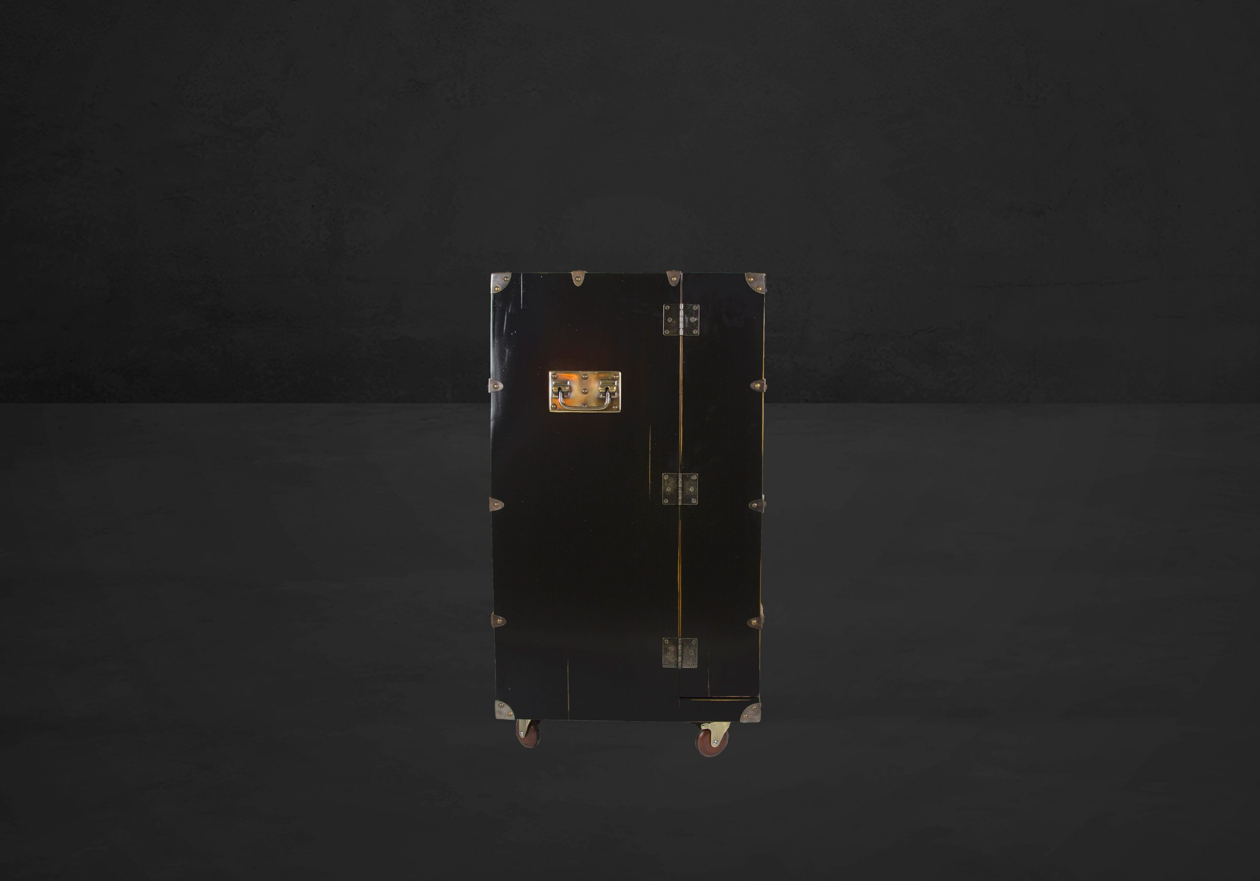 Kleine Kofferbar im Travel Design von Authentic Models – Bild 3