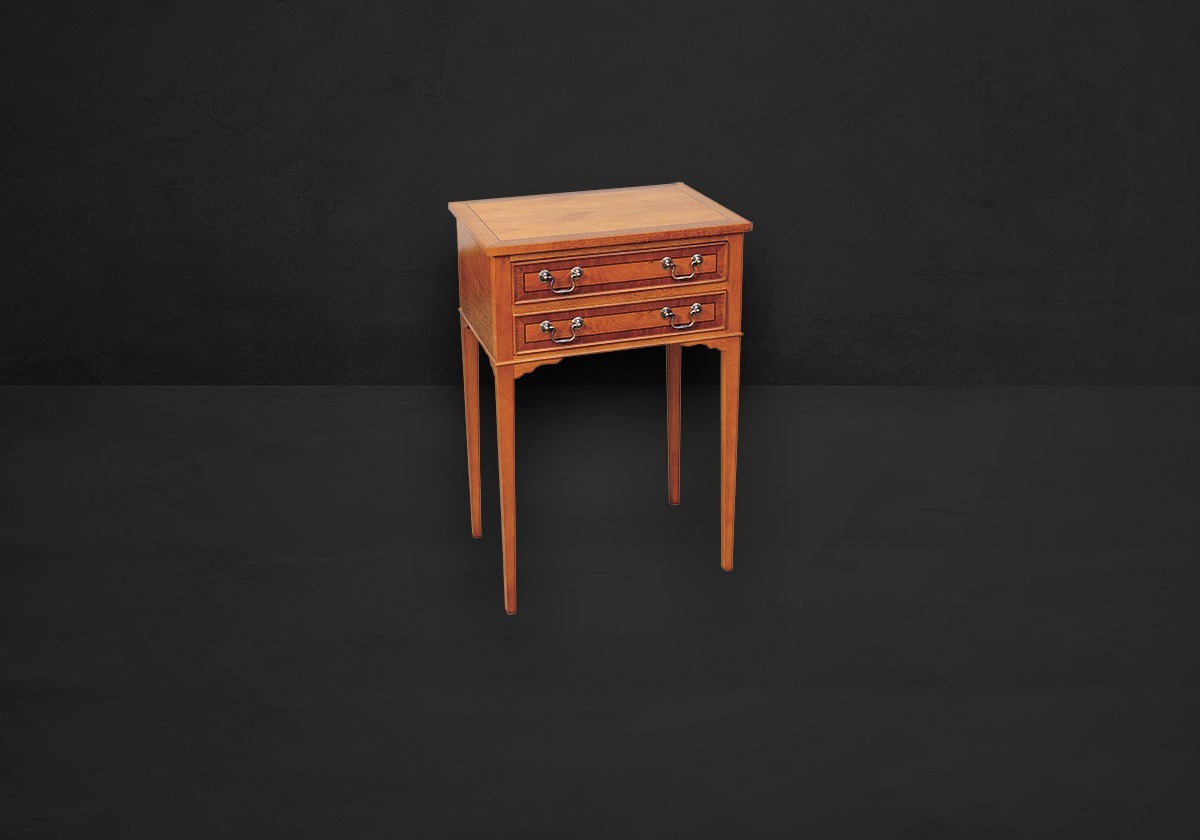 Nähkommode auf Beinen