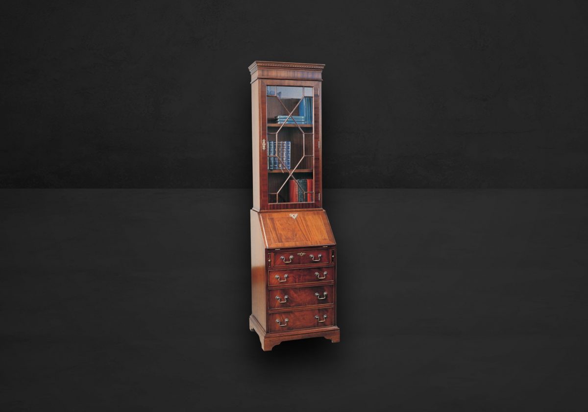 Kleiner Sekretär mit Aufsatz