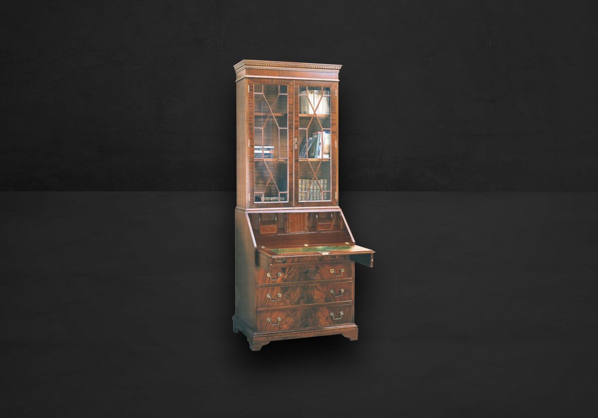 Sekretär mit Aufsatz