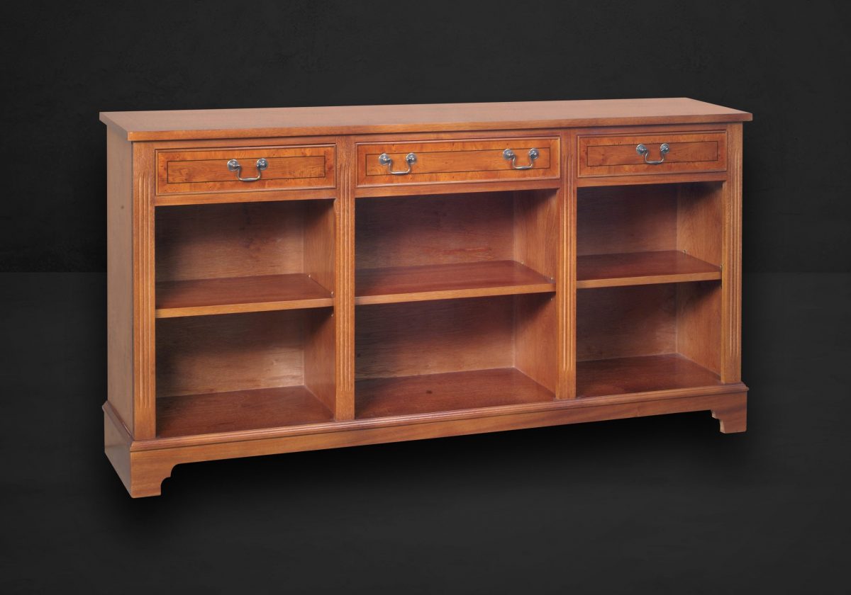 Regency Regal mit 3 Schubladen