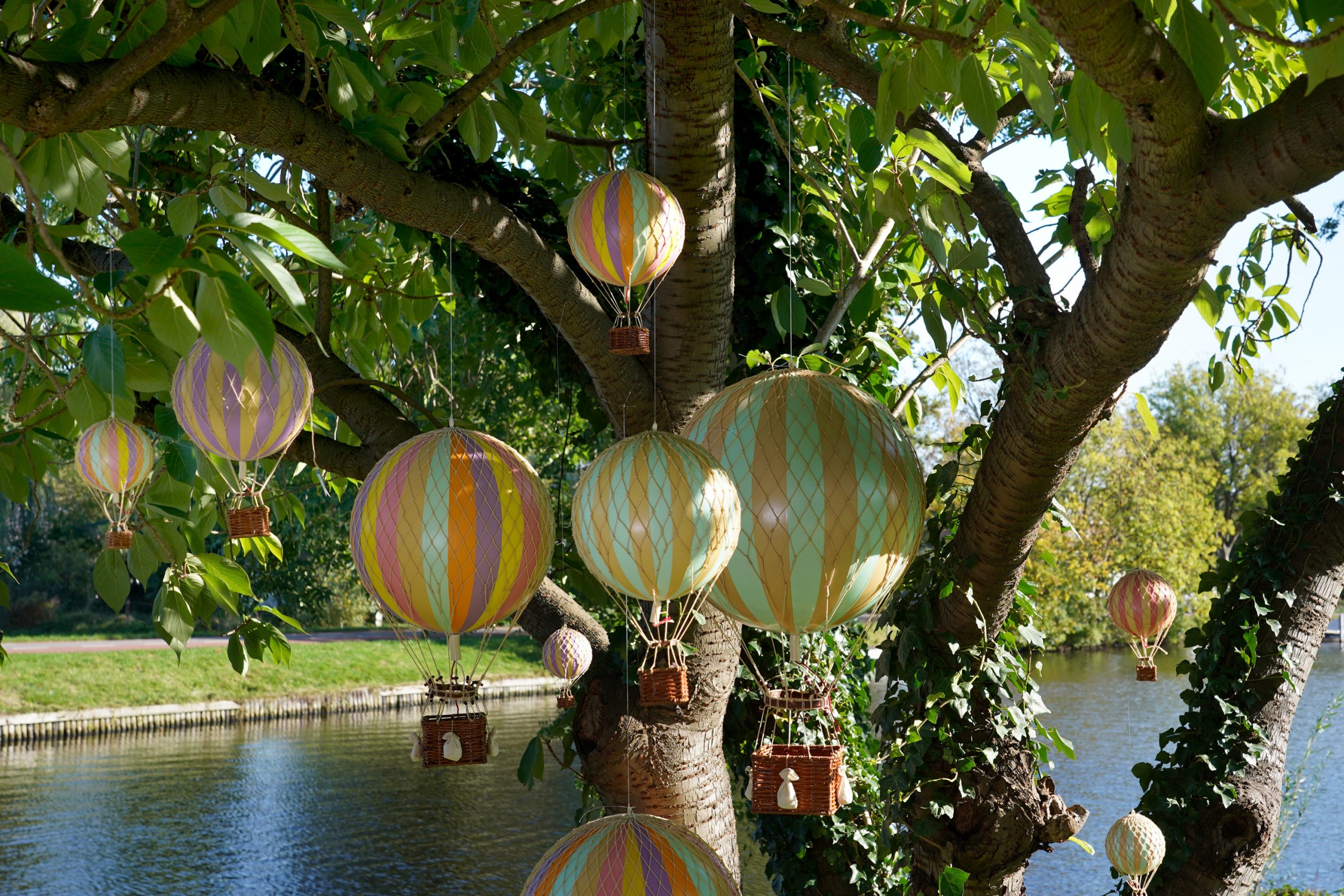 Authentic Models Balloon Gold Green – Bild 6