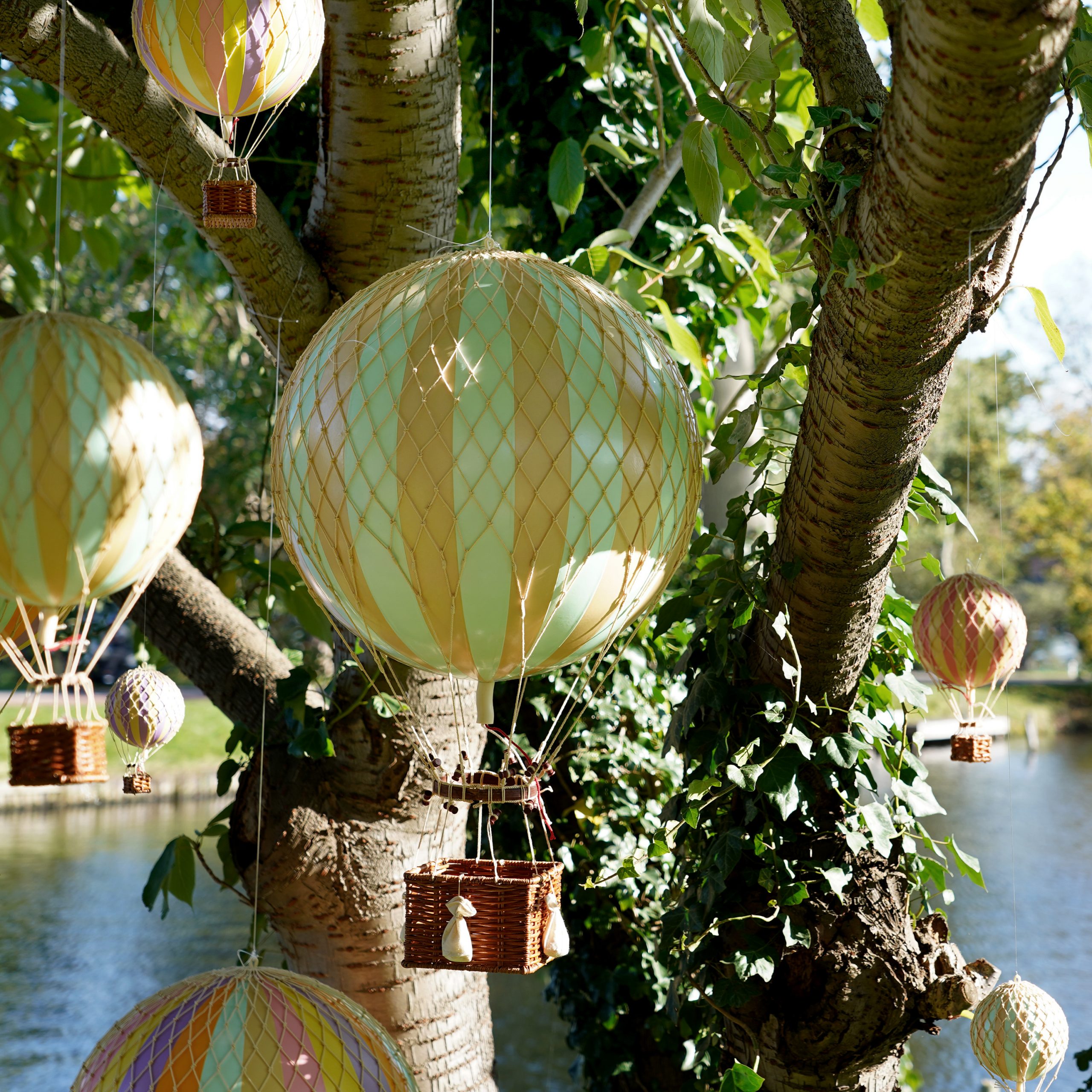 Authentic Models Balloon Gold Green – Bild 5