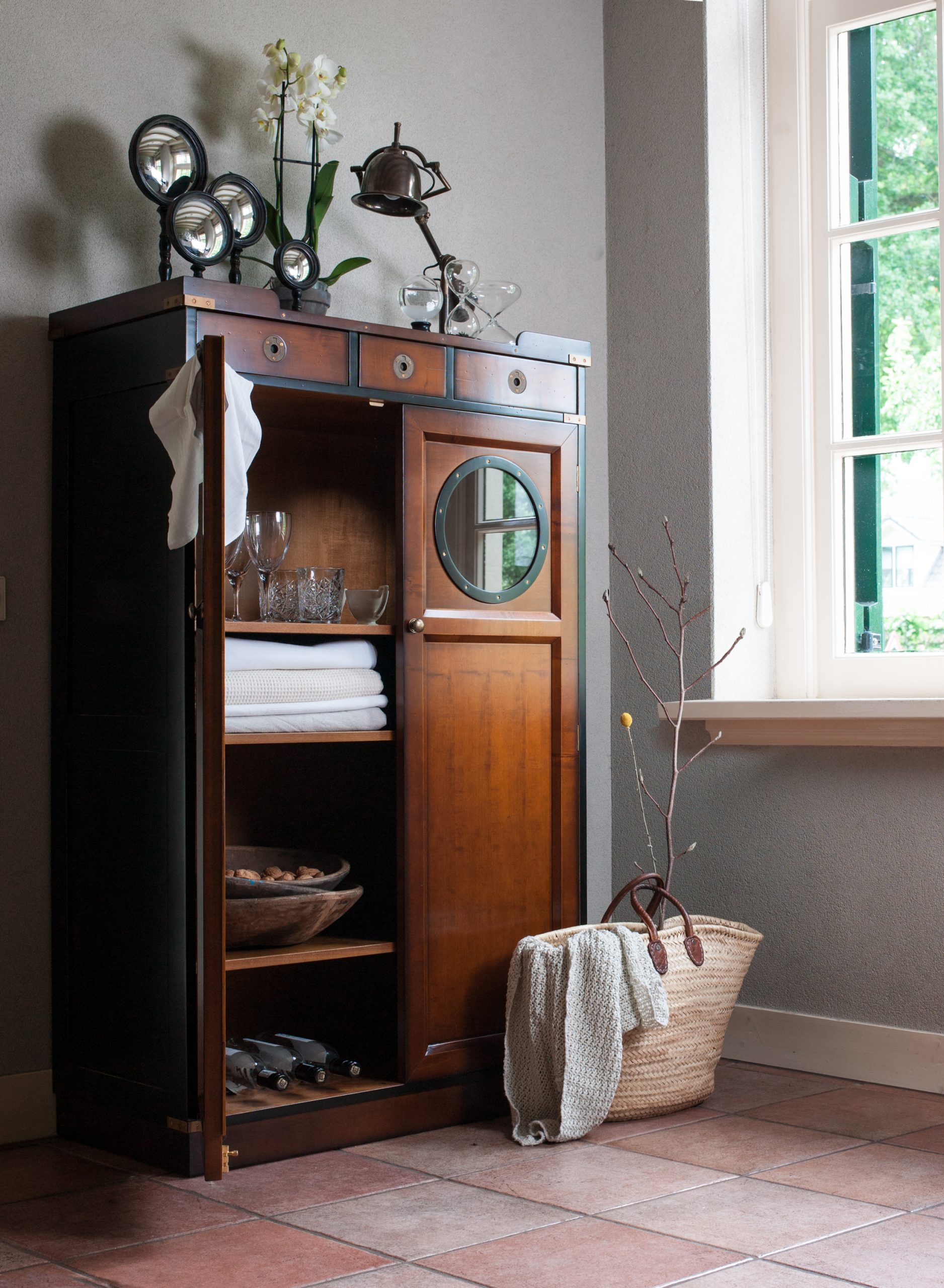 Authentic Models Porthole Cabinet – Bild 7